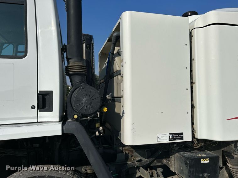 image for item DQ0944 2004 Sterling SC-8000  street sweeper truck