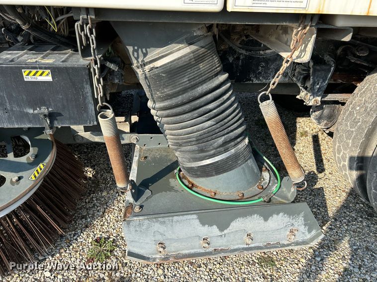 image for item DQ0944 2004 Sterling SC-8000  street sweeper truck