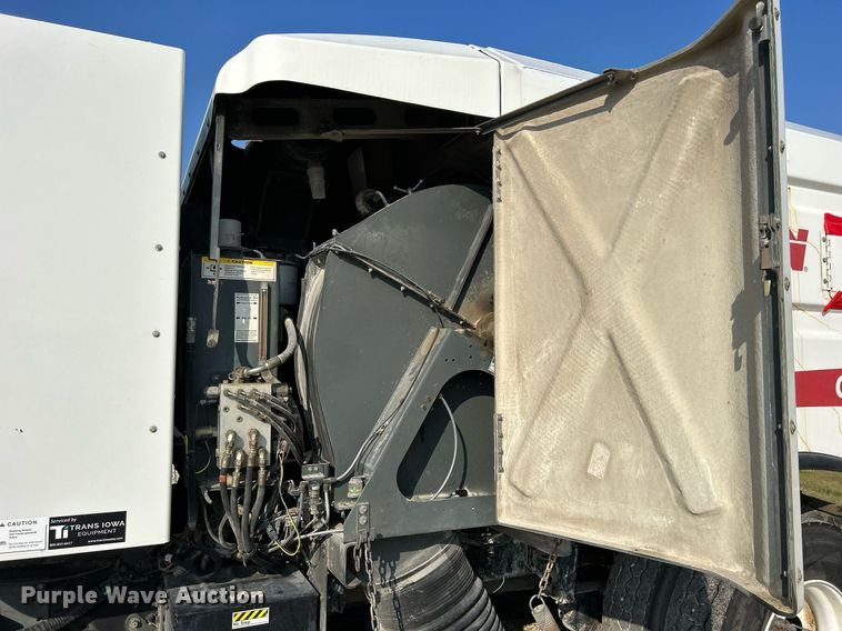 image for item DQ0944 2004 Sterling SC-8000  street sweeper truck