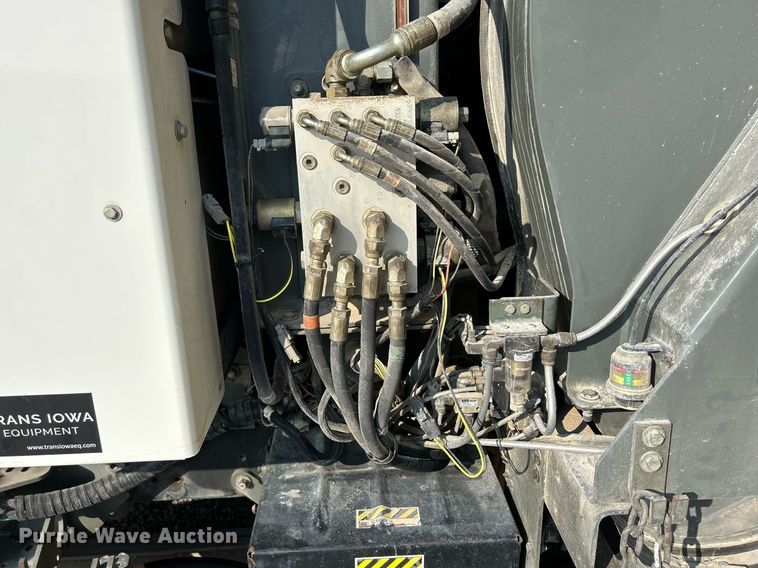 image for item DQ0944 2004 Sterling SC-8000  street sweeper truck