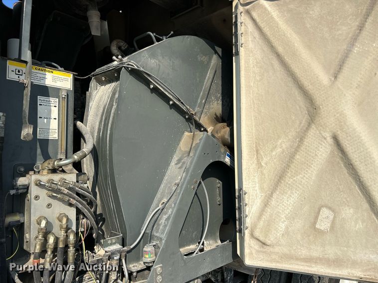 image for item DQ0944 2004 Sterling SC-8000  street sweeper truck