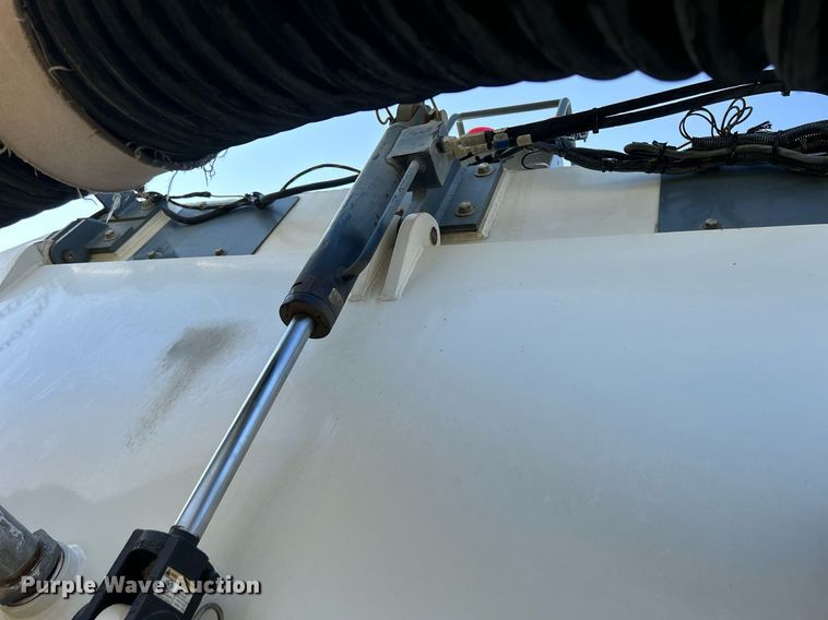 image for item DQ0944 2004 Sterling SC-8000  street sweeper truck