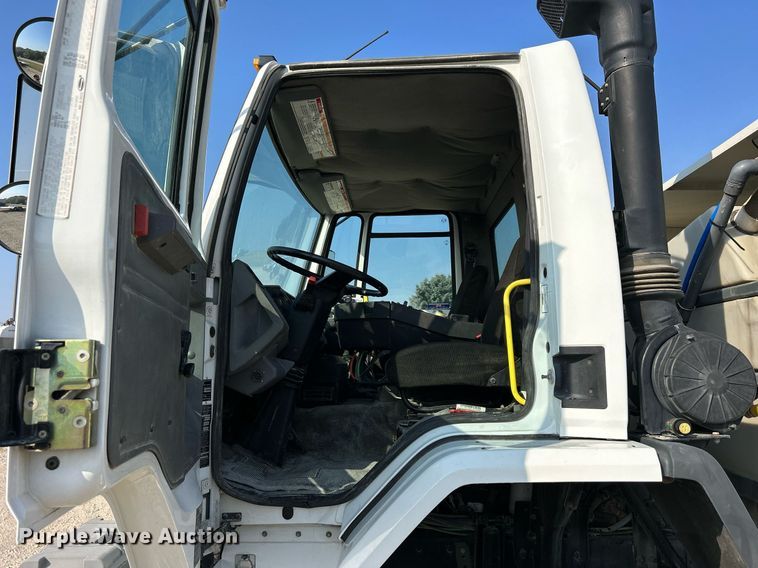 image for item DQ0944 2004 Sterling SC-8000  street sweeper truck