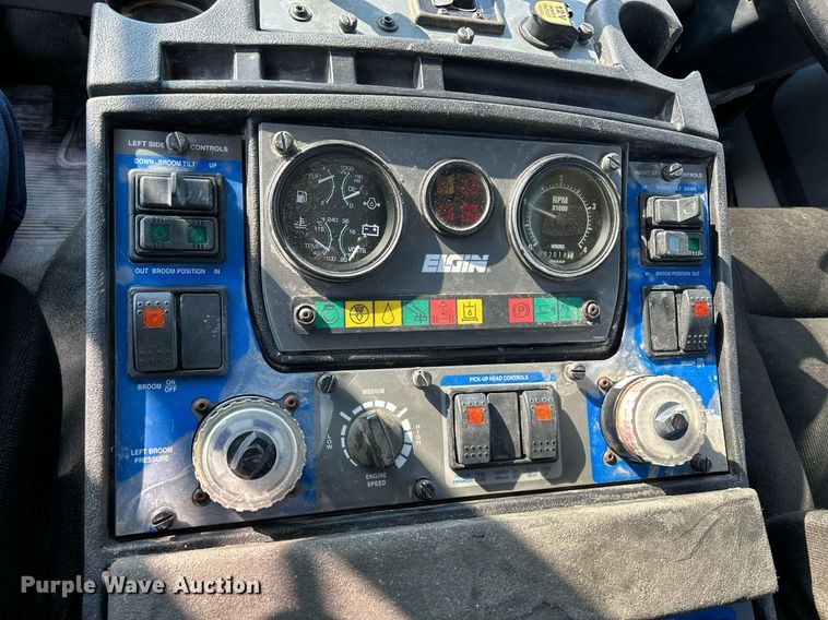 image for item DQ0944 2004 Sterling SC-8000  street sweeper truck