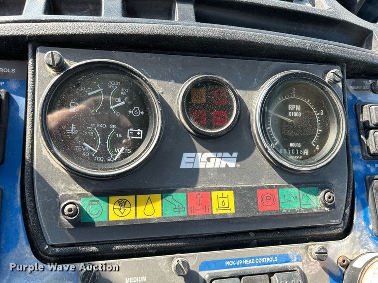 image for item DQ0944 2004 Sterling SC-8000  street sweeper truck