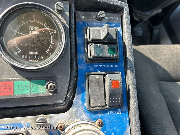 image for item DQ0944 2004 Sterling SC-8000  street sweeper truck