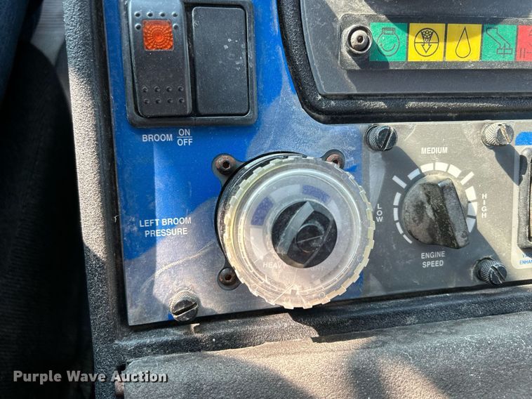 image for item DQ0944 2004 Sterling SC-8000  street sweeper truck