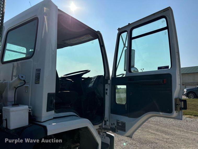 image for item DQ0944 2004 Sterling SC-8000  street sweeper truck