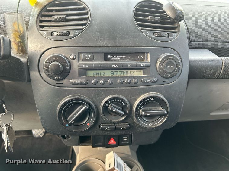 image for item DQ0950 2002 Volkswagen New Beetle