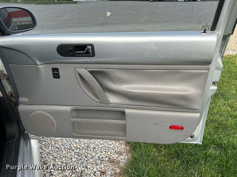 image for item DQ0950 2002 Volkswagen New Beetle