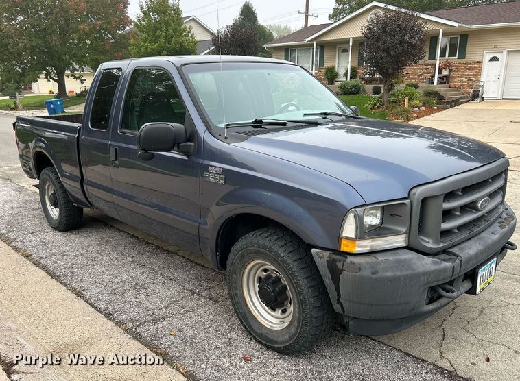 image for item DQ0956 2004 Ford F250 Super Duty XL  SuperCab pickup truck