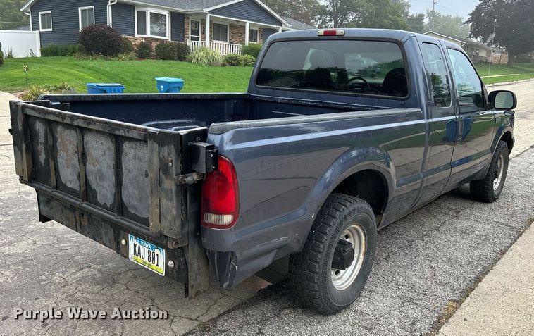 image for item DQ0956 2004 Ford F250 Super Duty XL  SuperCab pickup truck