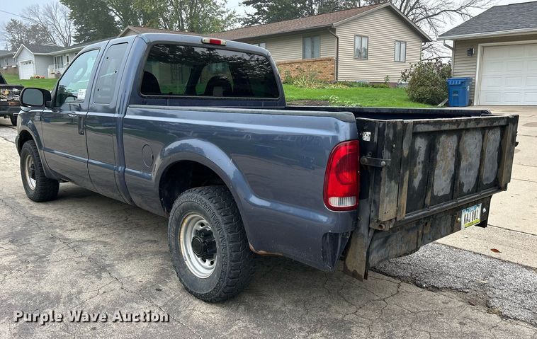 image for item DQ0956 2004 Ford F250 Super Duty XL  SuperCab pickup truck