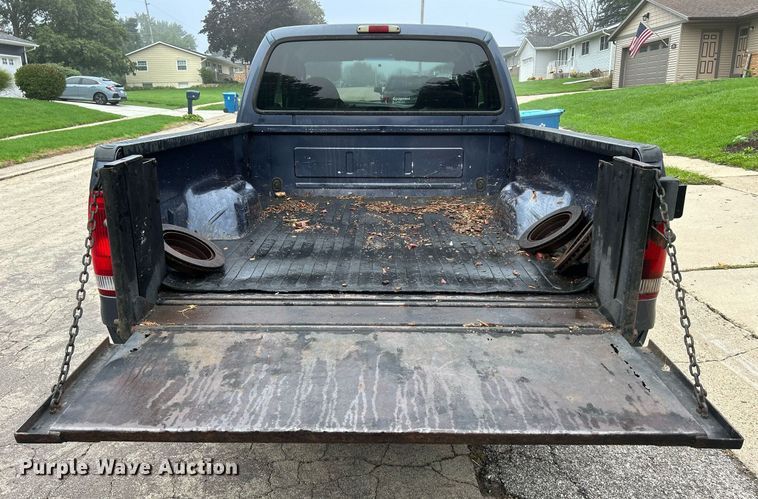 image for item DQ0956 2004 Ford F250 Super Duty XL  SuperCab pickup truck