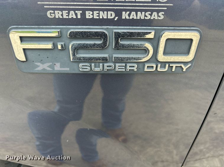 image for item DQ0956 2004 Ford F250 Super Duty XL  SuperCab pickup truck