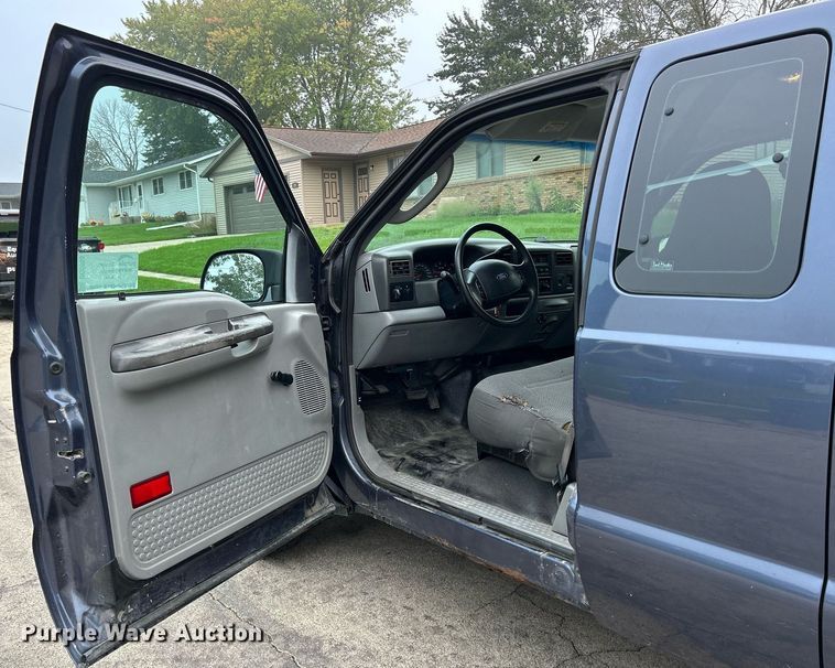 image for item DQ0956 2004 Ford F250 Super Duty XL  SuperCab pickup truck