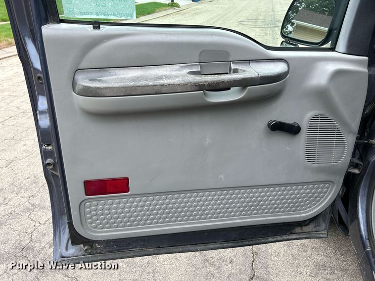 image for item DQ0956 2004 Ford F250 Super Duty XL  SuperCab pickup truck