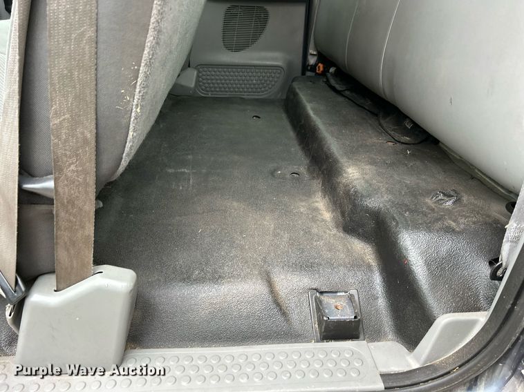 image for item DQ0956 2004 Ford F250 Super Duty XL  SuperCab pickup truck