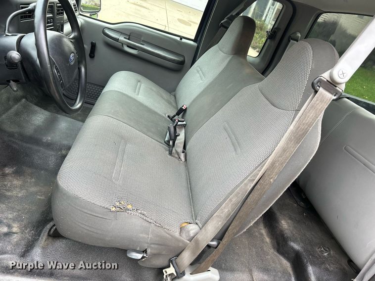 image for item DQ0956 2004 Ford F250 Super Duty XL  SuperCab pickup truck