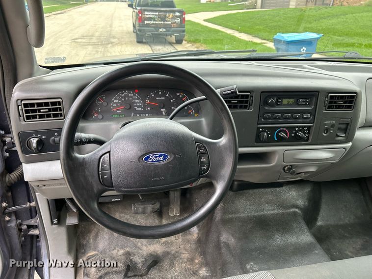 image for item DQ0956 2004 Ford F250 Super Duty XL  SuperCab pickup truck