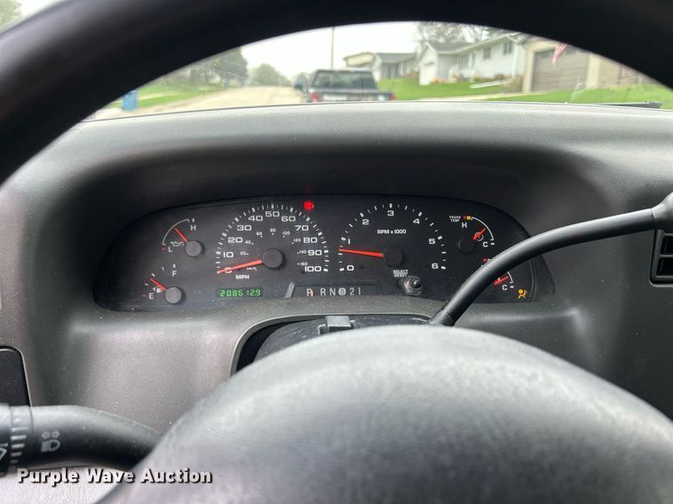 image for item DQ0956 2004 Ford F250 Super Duty XL  SuperCab pickup truck