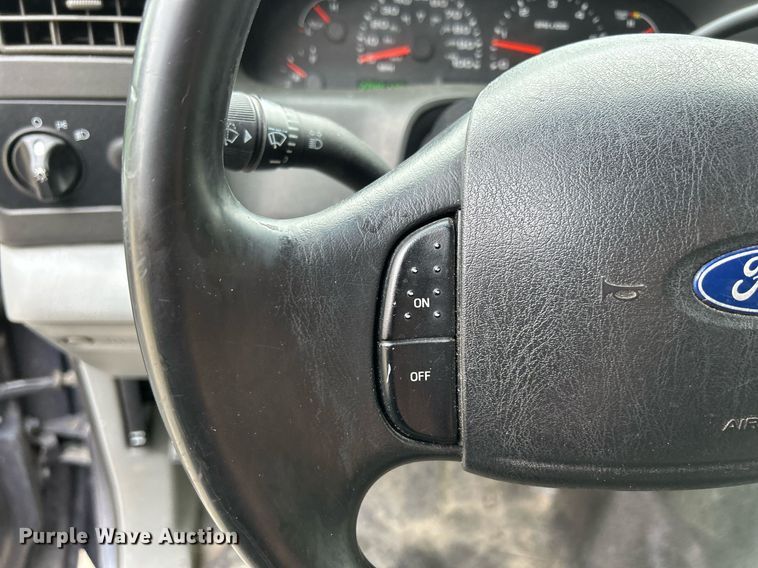 image for item DQ0956 2004 Ford F250 Super Duty XL  SuperCab pickup truck