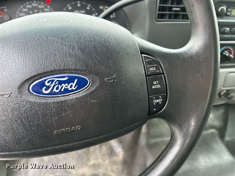 image for item DQ0956 2004 Ford F250 Super Duty XL  SuperCab pickup truck