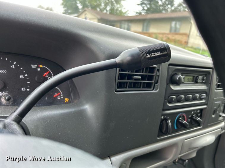 image for item DQ0956 2004 Ford F250 Super Duty XL  SuperCab pickup truck