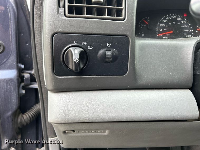 image for item DQ0956 2004 Ford F250 Super Duty XL  SuperCab pickup truck