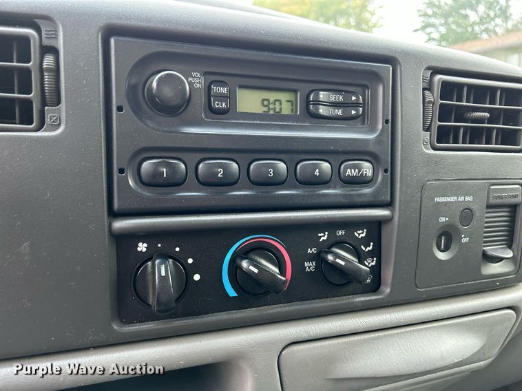 image for item DQ0956 2004 Ford F250 Super Duty XL  SuperCab pickup truck