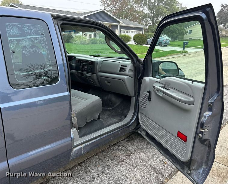 image for item DQ0956 2004 Ford F250 Super Duty XL  SuperCab pickup truck