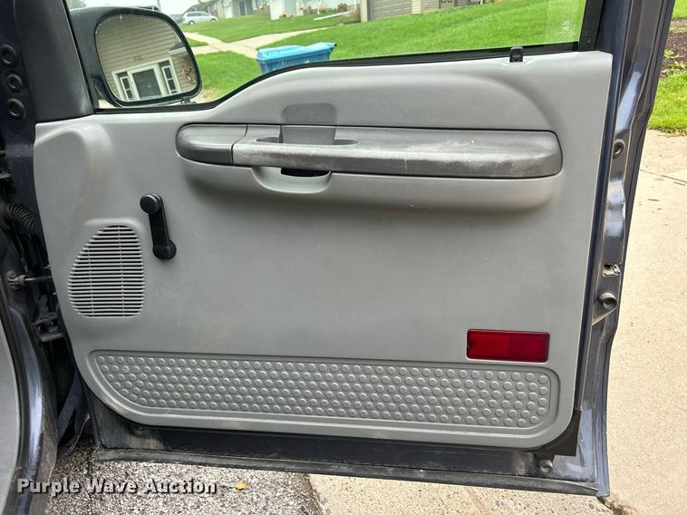 image for item DQ0956 2004 Ford F250 Super Duty XL  SuperCab pickup truck