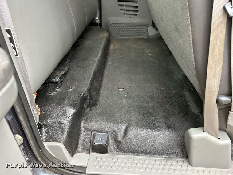 image for item DQ0956 2004 Ford F250 Super Duty XL  SuperCab pickup truck