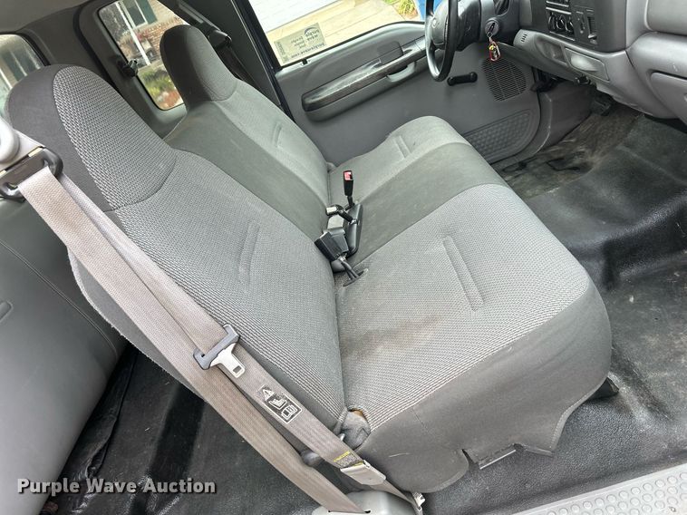 image for item DQ0956 2004 Ford F250 Super Duty XL  SuperCab pickup truck