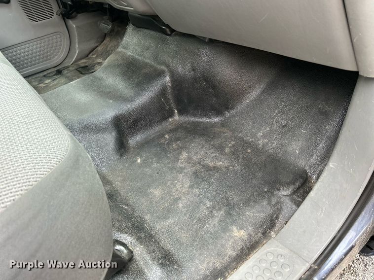 image for item DQ0956 2004 Ford F250 Super Duty XL  SuperCab pickup truck