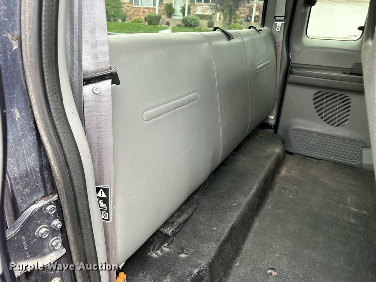 image for item DQ0956 2004 Ford F250 Super Duty XL  SuperCab pickup truck