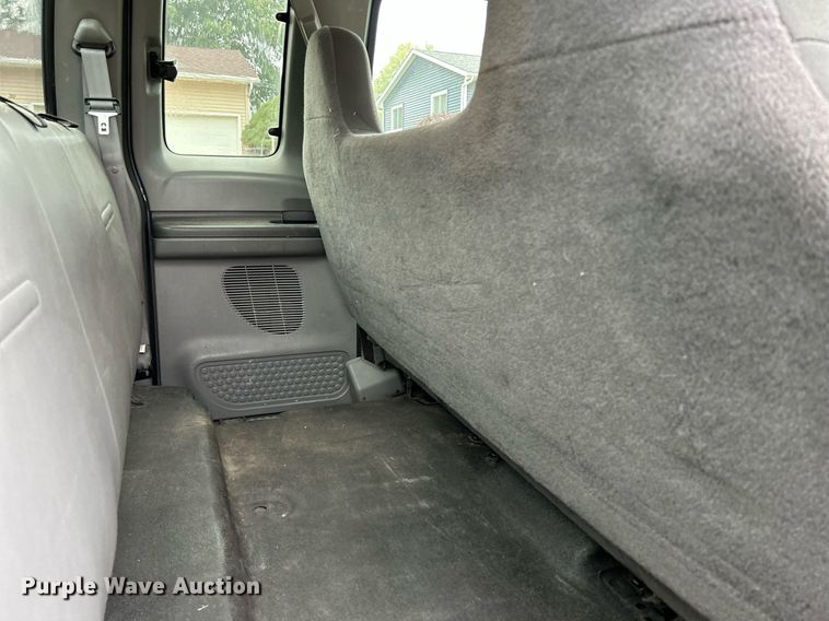 image for item DQ0956 2004 Ford F250 Super Duty XL  SuperCab pickup truck