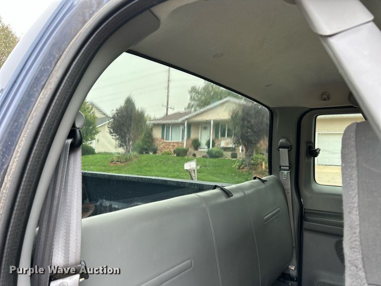 image for item DQ0956 2004 Ford F250 Super Duty XL  SuperCab pickup truck