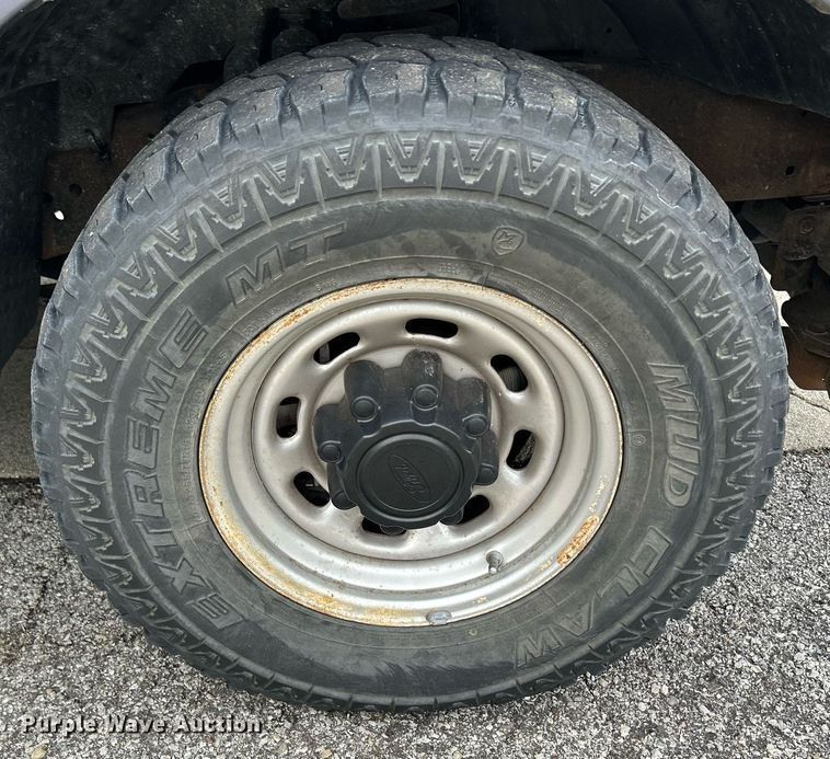 image for item DQ0956 2004 Ford F250 Super Duty XL  SuperCab pickup truck