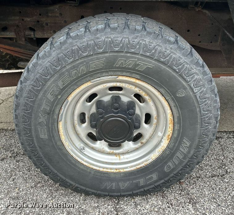 image for item DQ0956 2004 Ford F250 Super Duty XL  SuperCab pickup truck