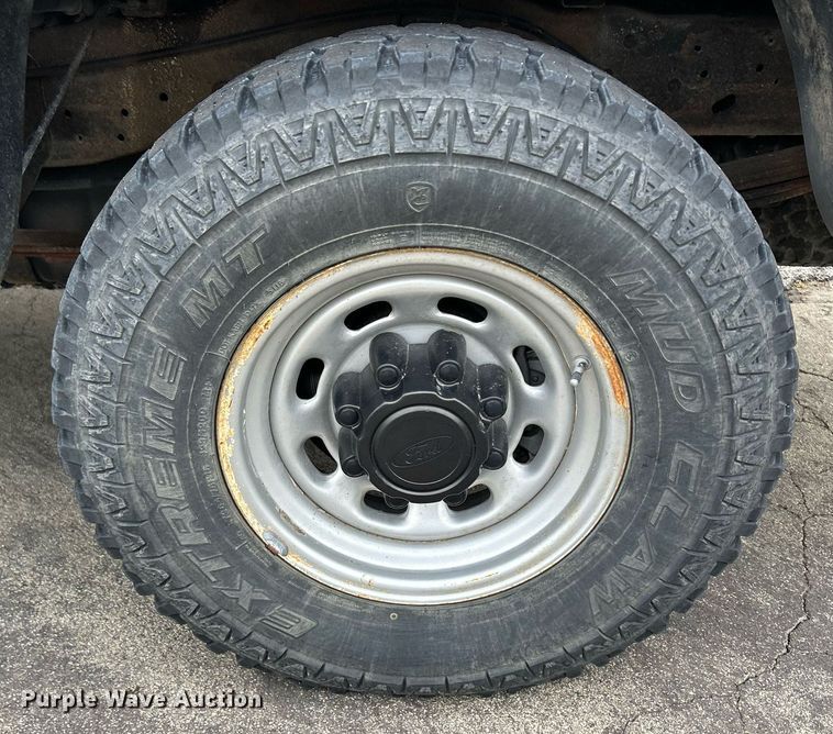 image for item DQ0956 2004 Ford F250 Super Duty XL  SuperCab pickup truck