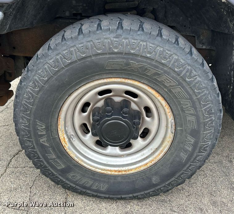 image for item DQ0956 2004 Ford F250 Super Duty XL  SuperCab pickup truck