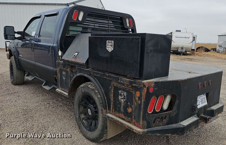 image for item DQ1147 2004 Ford F250 Super Duty Lariat  Crew Cab flatbed pickup truck