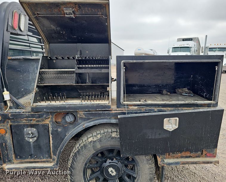 image for item DQ1147 2004 Ford F250 Super Duty Lariat  Crew Cab flatbed pickup truck