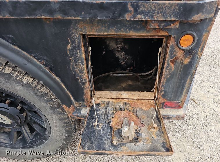 image for item DQ1147 2004 Ford F250 Super Duty Lariat  Crew Cab flatbed pickup truck