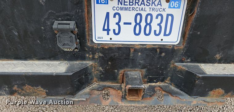 image for item DQ1147 2004 Ford F250 Super Duty Lariat  Crew Cab flatbed pickup truck