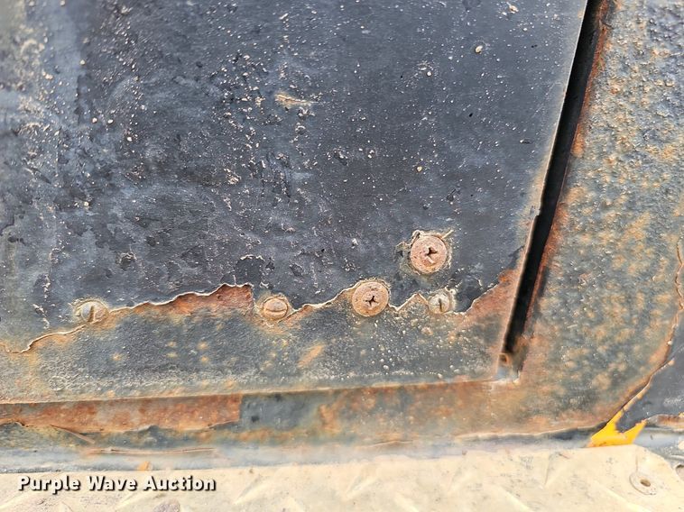 image for item DQ1147 2004 Ford F250 Super Duty Lariat  Crew Cab flatbed pickup truck