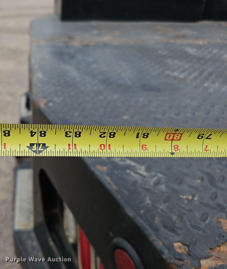 image for item DQ1147 2004 Ford F250 Super Duty Lariat  Crew Cab flatbed pickup truck