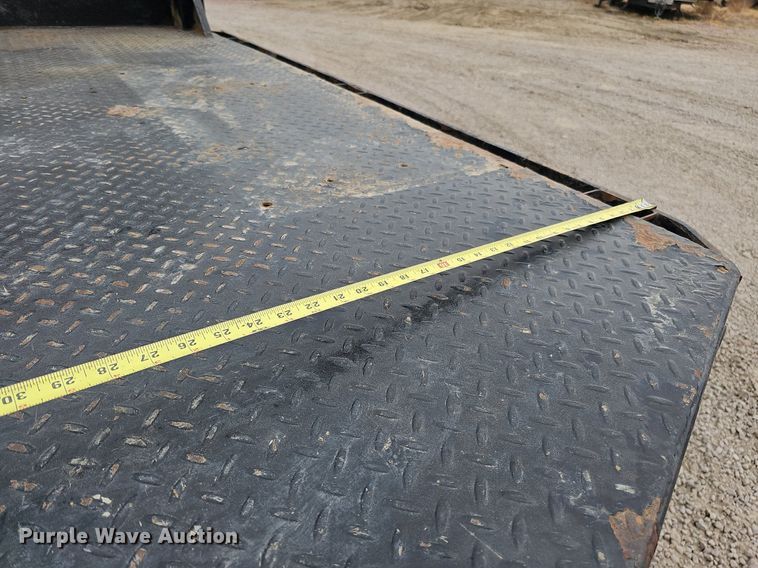 image for item DQ1147 2004 Ford F250 Super Duty Lariat  Crew Cab flatbed pickup truck