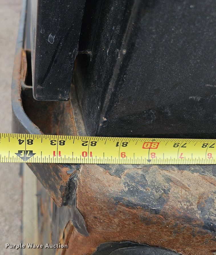 image for item DQ1147 2004 Ford F250 Super Duty Lariat  Crew Cab flatbed pickup truck